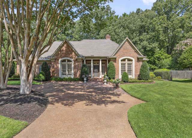 Property at 9598 Spring Hollow Cv E, Germantown, TN 38139, 4 beds, 3.5 baths