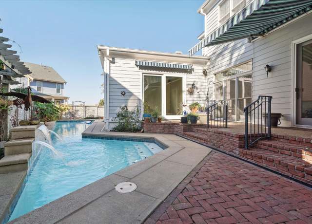 Property at 899 Harbor Bend Rd, Memphis, TN 38103, 4 beds, 2.5 baths