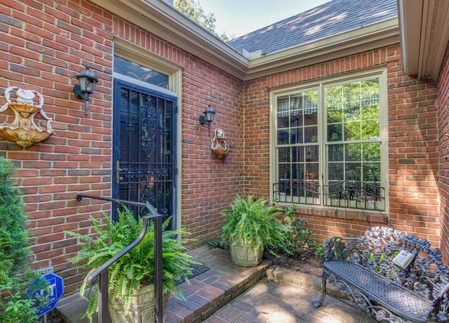 Property at 4657 Hemlock Ln, Memphis, TN 38117, 4 beds, 3.5 baths