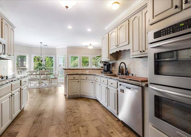 Property at 899 Newington St, Collierville, TN 38017, 5 beds, 3.5 baths