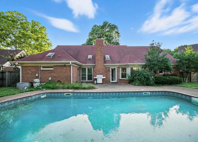 Property at 884 Camden Grove Cv, Memphis, TN 38018, 3 beds, 2.5 baths