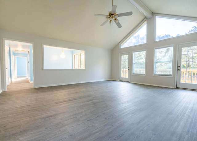 Property at 12580 Macon Rd, Unincorporated, TN 38017, 5 beds, 2 baths