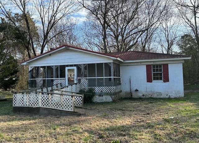 Property at 310 Geans Ln, Savannah, TN 38372, 3 beds, 1 bath