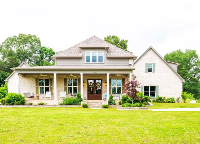 Property at 11992 Hidden Acres Dr, Byhalia, MS 38611, 5 beds, 4.5 baths