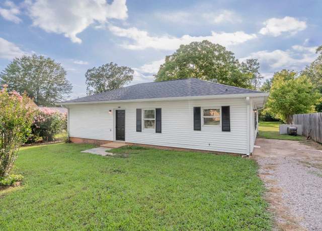 Property at 220 Forrest St, Selmer, TN 38375, 3 beds, 1 bath