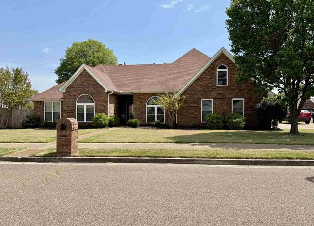 Property at 355 Red Wolf Dr, Collierville, TN 38017, 5 beds, 3 baths