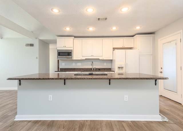 Property at 7153 Tulip Trail Dr, Memphis, TN 38133, 4 beds, 2 baths