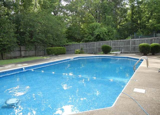 Property at 197 Walnut Gardens Dr, Memphis, TN 38018, 5 beds, 3.5 baths