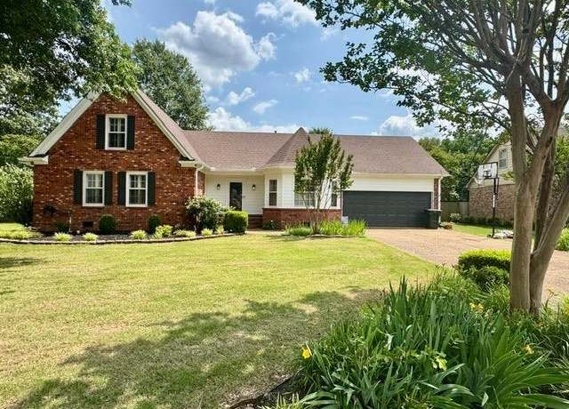 Property at 423 Pine Grove Dr, Collierville, TN 38017, 4 beds, 3 baths