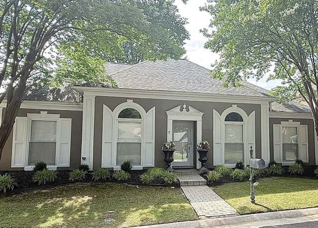 Property at 2461 Eagleridge Ln, Memphis, TN 38016, 3 beds, 2.5 baths