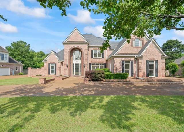Property at 1821 Groveway Dr, Germantown, TN 38139, 4 beds, 3.5 baths