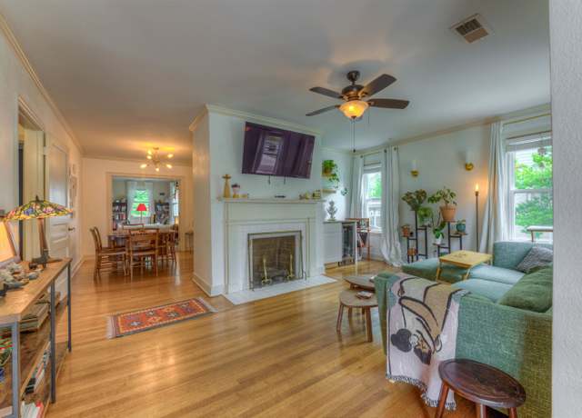 Property at 3704 Charleswood Ave, Memphis, TN 38122, 3 beds, 2 baths