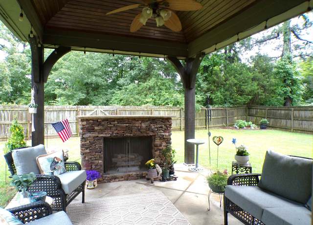 Property at 7327 Winterbrook Ln, Cordova, TN 38018, 4 beds, 2.5 baths