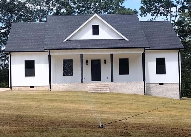 Property at 375 Hawthorne Ln, Savannah, TN 38372, 3 beds, 2 baths