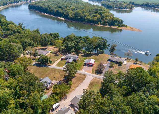 Property at 720 Riverside Ln, Crump, TN 38327, 3 beds, 2.5 baths