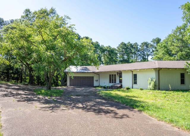Property at 924 Liberty Ave W, Covington, TN 38019, 4 beds, 2.5 baths