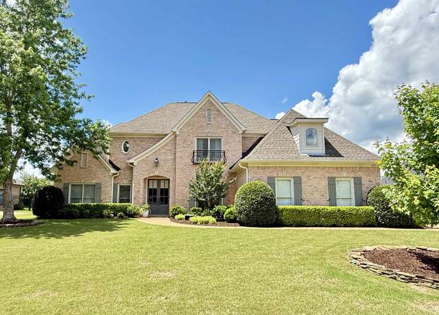 Property at 1593 E Indian Wells Dr, Collierville, TN 38017, 4 beds, 3.5 baths