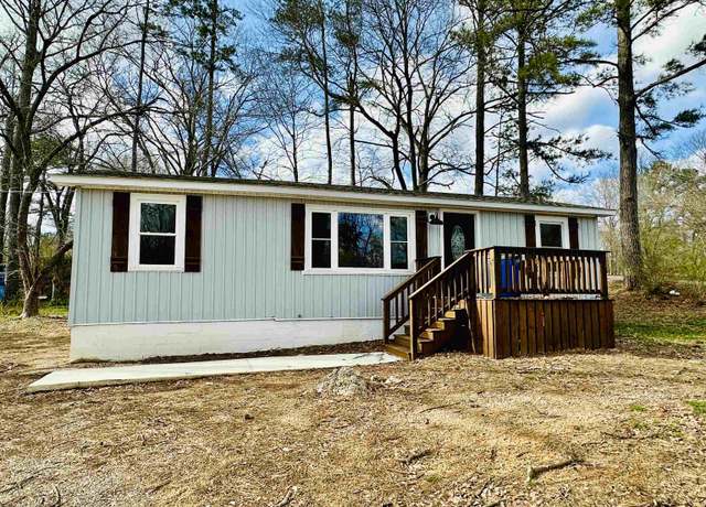 Property at 311 S 6th St, Selmer, TN 38375-2067, 3 beds, 2 baths