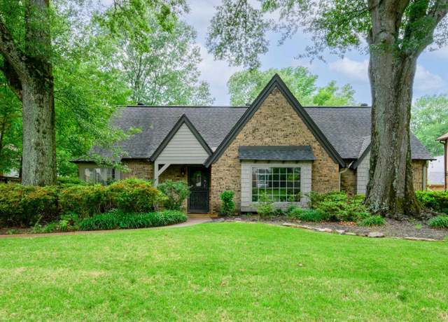Property at 2349 Riverdale Rd, Germantown, TN 38138, 4 beds, 2.5 baths