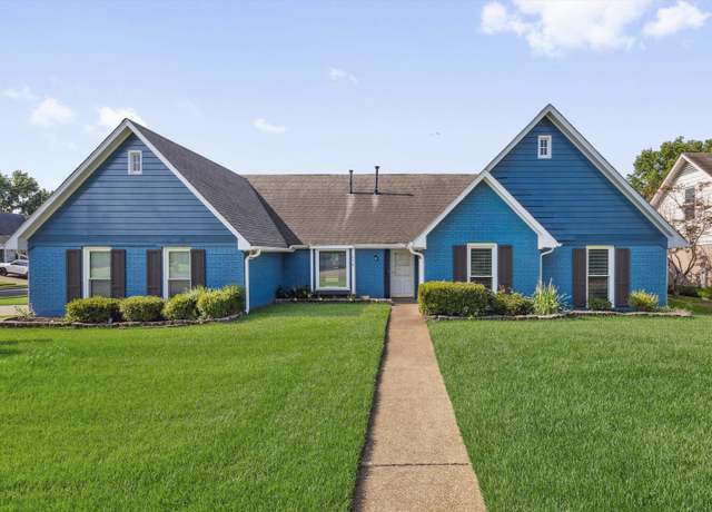 Property at 439 Spruce Glen Dr, Cordova, TN 38018, 5 beds, 3 baths