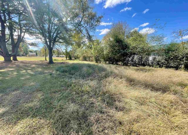 Property at 104 Cottage Pl, Savannah, TN 38372
