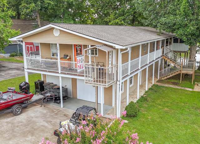 Property at 201 Beechview Dr, Clifton, TN 38425, 3 beds, 1.5 baths
