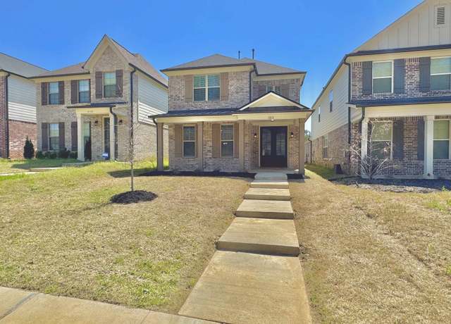 Property at 10131 Macon Rd, Cordova, TN 38018, 4 beds, 3.5 baths