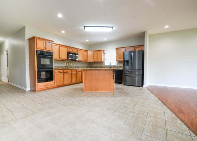 Property at 4805 Rainy Pass Rd, Collierville, TN 38017, 5 beds, 3.5 baths