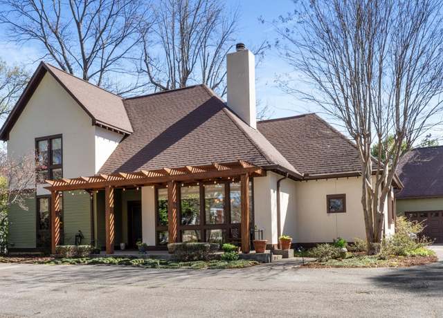 Property at 10 E Parkway Ave S, Memphis, TN 38104, 4 beds, 4 baths