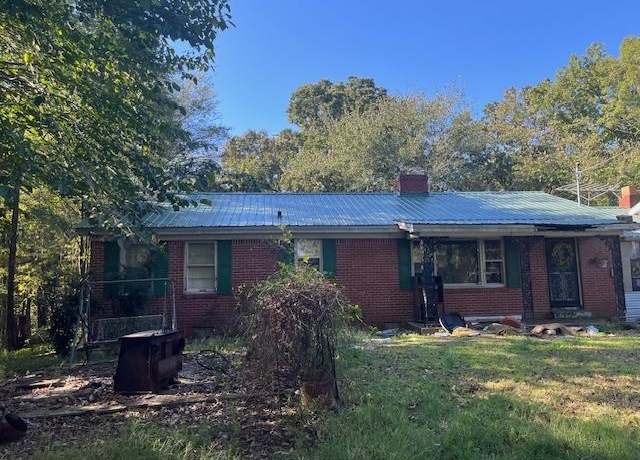Property at 6140 Pine Top Rd, Henderson, TN 38340-6936, 3 beds, 2 baths