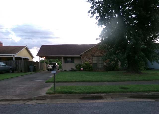 Property at 3327 Barbwood Dr, Memphis, TN 38118, 3 beds, 2 baths