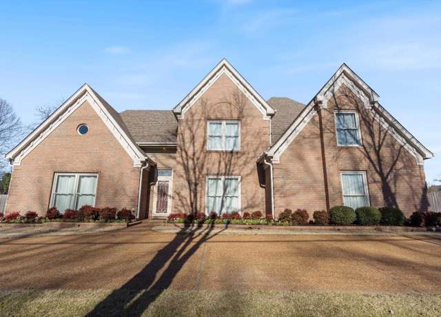Property at 8756 Poplar Pike, Germantown, TN 38138, 5 beds, 3.5 baths