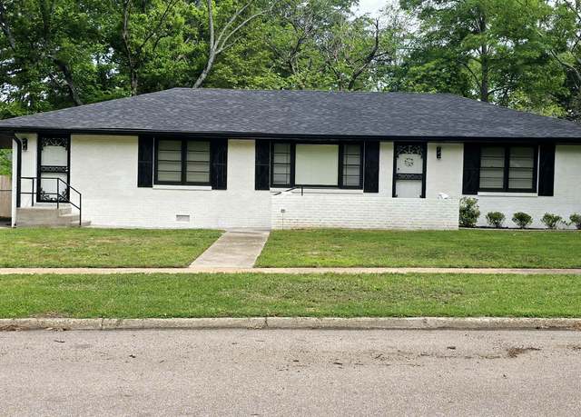 Property at 260 Roberts Ave, Holly Springs, MS 38635, 4 beds, 2 baths