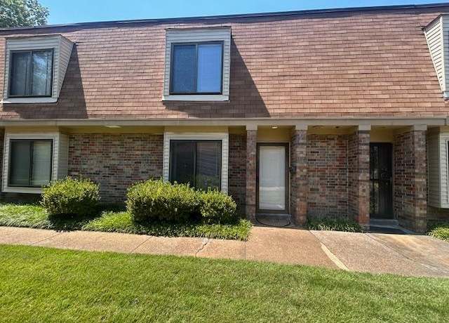 Property at 6617 S Poplar Woods Cir #2, Germantown, TN 38138, 3 beds, 2.5 baths