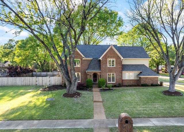 Property at 947 Rolling Oaks Ln, Collierville, TN 38017, 6 beds, 4.5 baths