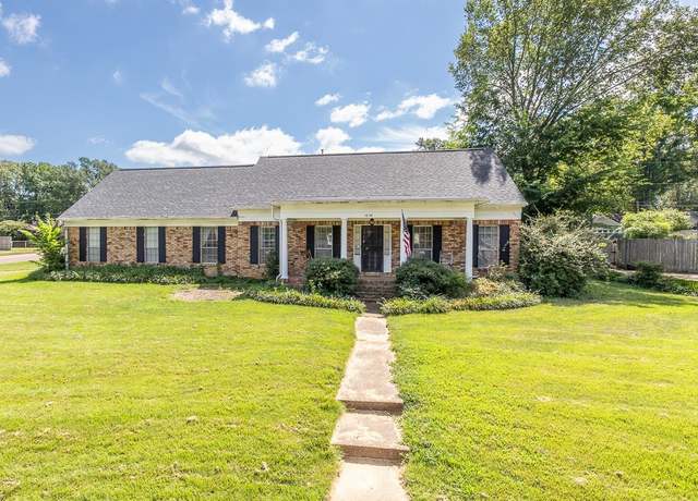 Property at 1636 Poplar Estates Pkwy, Germantown, TN 38138, 4 beds, 2 baths