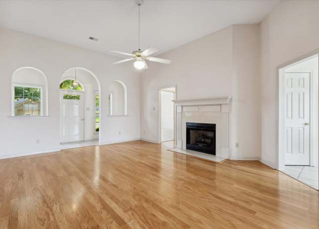 Property at 8294 Whispering View Dr, Memphis, TN 38125, 3 beds, 2 baths