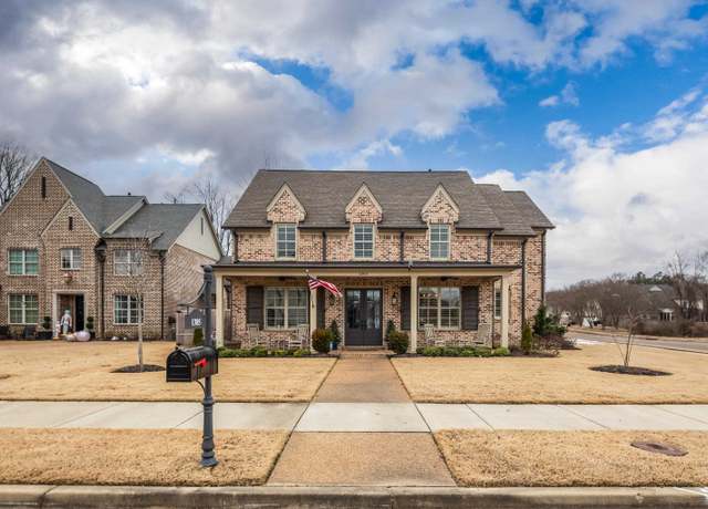 Property at 1385 Belfair Dr, Collierville, TN 38017, 4 beds, 4 baths
