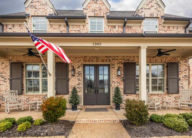 Property at 1385 Belfair Dr, Collierville, TN 38017, 4 beds, 4 baths