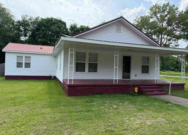 Property at 10 Deberry St, Savannah, TN 38372, 3 beds, 2 baths