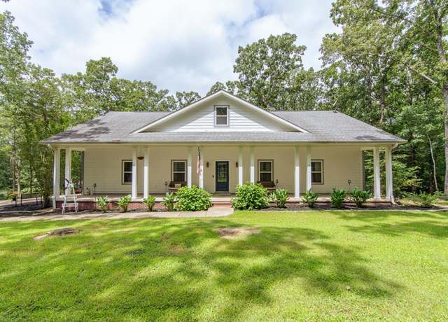 Property at 40 Suzy Cv, Savannah, TN 38372, 4 beds, 3.5 baths