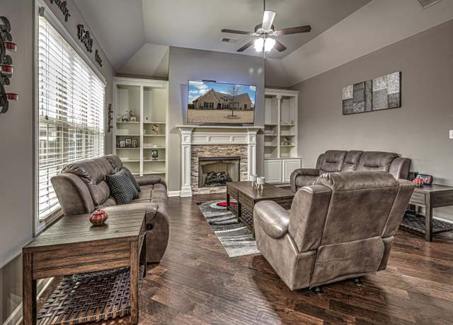 Property at 6169 Windsor Oak Dr, Arlington, TN 38002, 5 beds, 4.5 baths