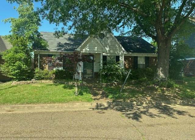 Property at 1623 Barbie St, Memphis, TN 38016, 3 beds, 2 baths