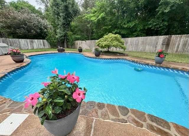 Property at 798 Lancelot Ln, Collierville, TN 38017, 4 beds, 2.5 baths