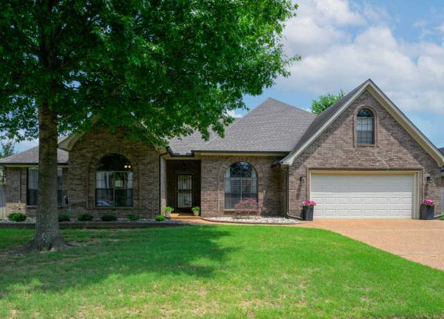 Property at 1312 Grey Wolf Dr, Collierville, TN 38017, 4 beds, 3 baths