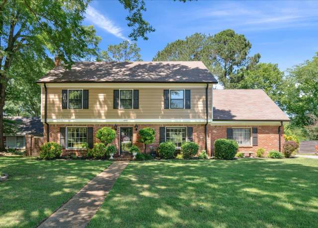Property at 1075 Fredericksburg Cv, Collierville, TN 38017, 4 beds, 2.5 baths