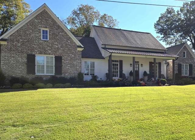 Property at 240 Burrows Rd, Collierville, TN 38017, 4 beds, 3.5 baths