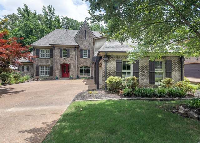 Property at 4760 Maple Walk Dr, Lakeland, TN 38002, 5 beds, 4.5 baths