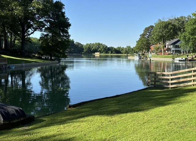 Property at 90 Viking Dr, Memphis, TN 38018, 4 beds, 3 baths