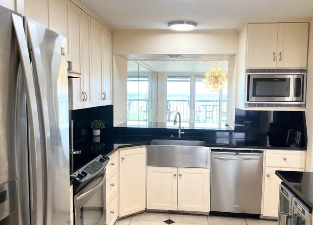 Property at 200 Wagner Pl #506, Memphis, TN 38103, 2 beds, 2 baths